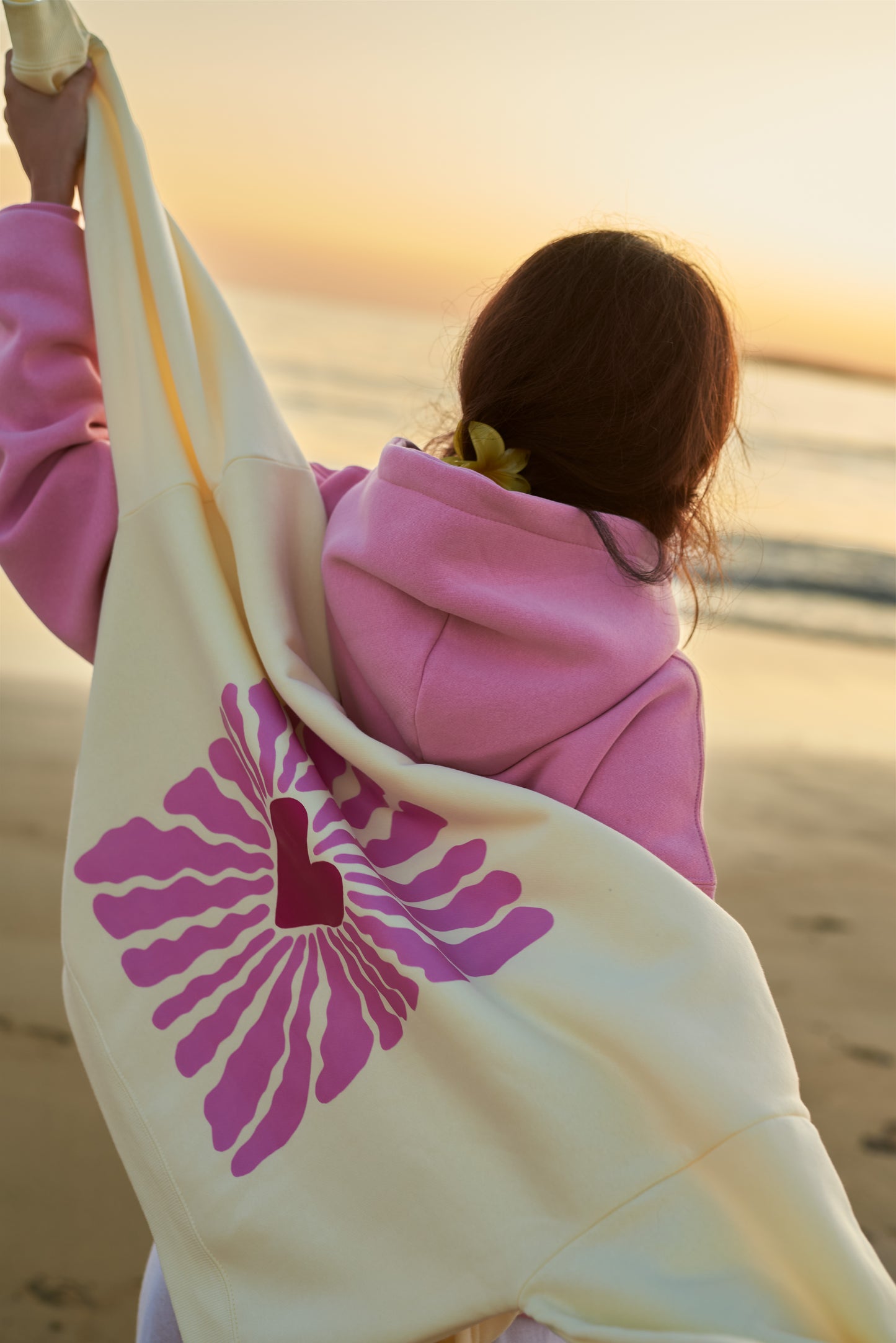 Sudadera corazón con capucha