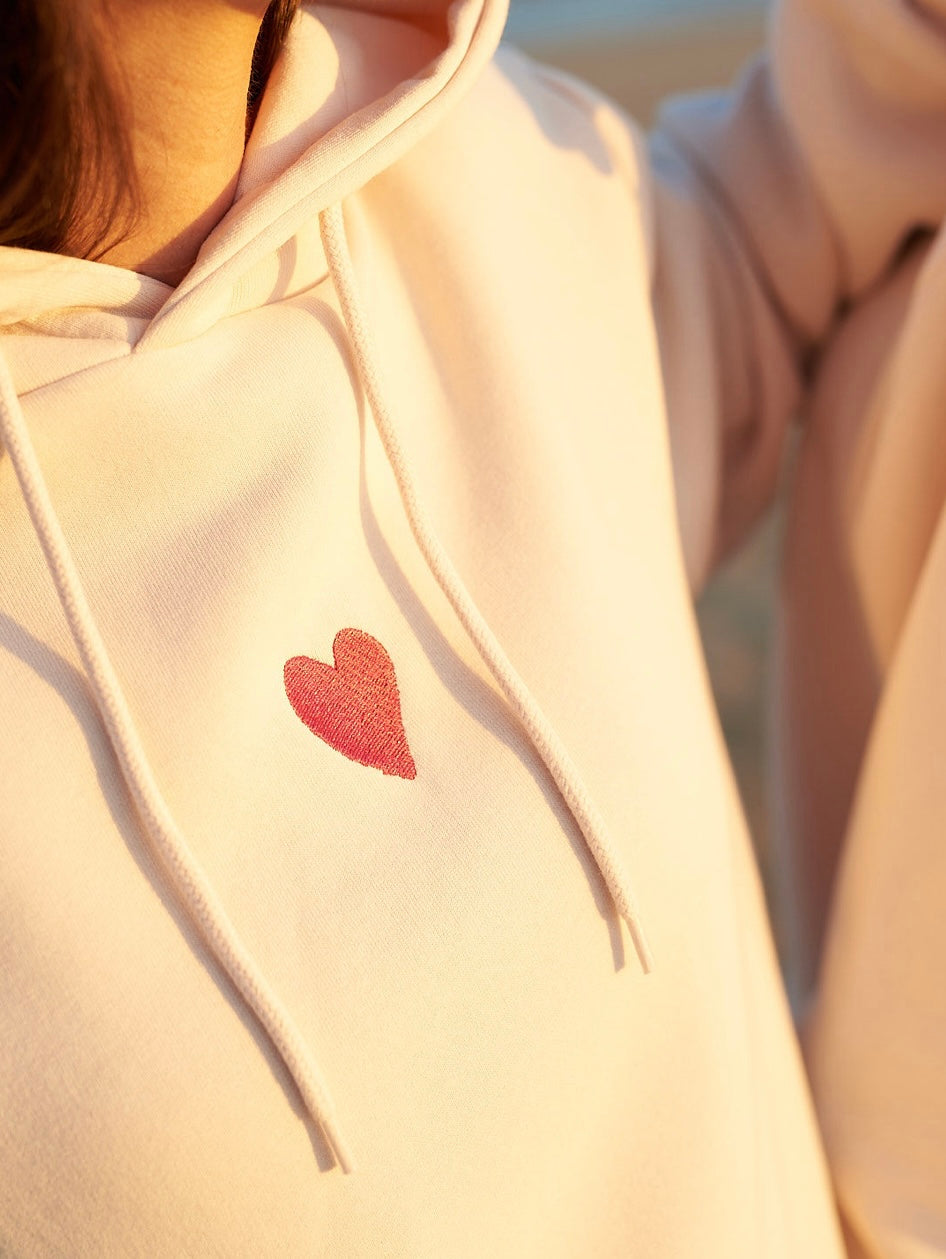 Sudadera corazón con capucha y cordones