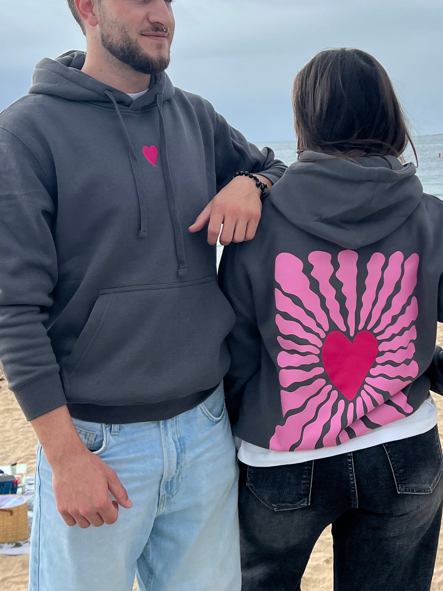 Sudadera con capucha corazon cordón plano
